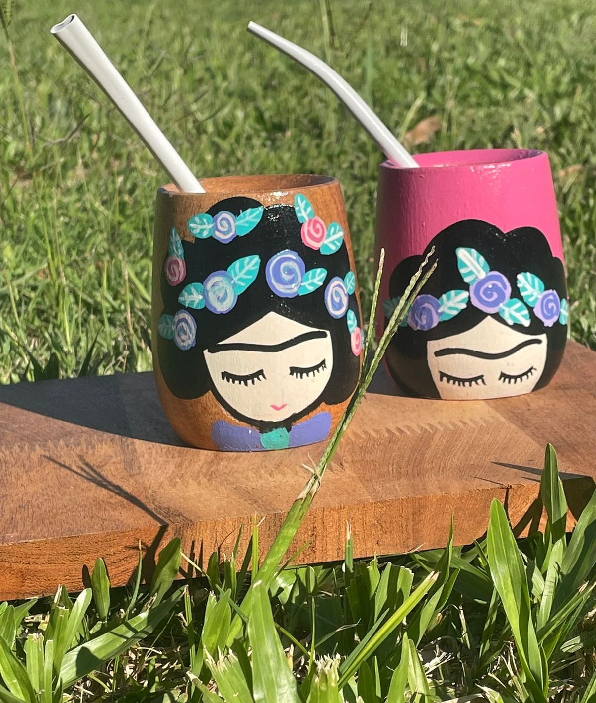 Mates varios modelos en paisaje verde